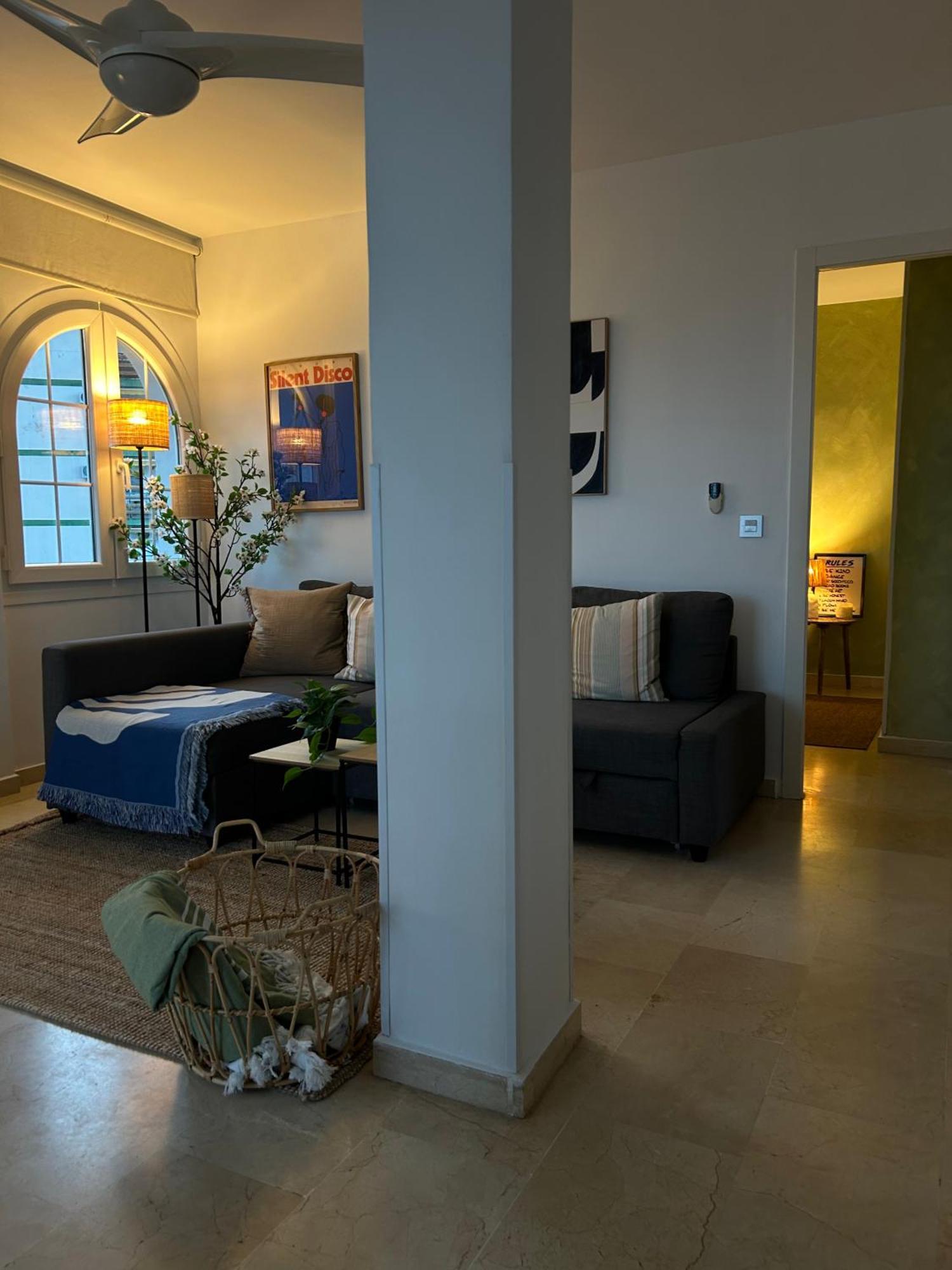 Mediterranean Near The With Seaview, Pool & Balcony Benalmadena